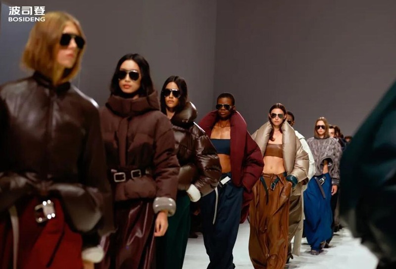 找不到合适的羽绒服？没想到它竟能登上巴黎时装周！(图3)