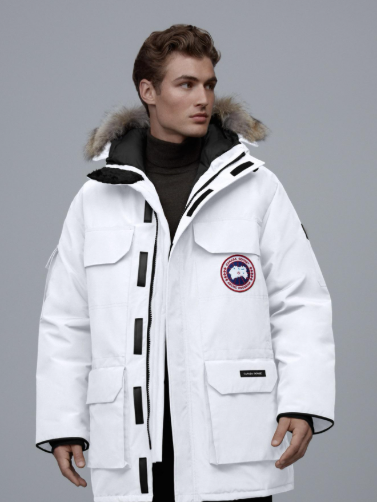 雪源生态鹅业新品速递：羽绒服流行趋势与穿搭推荐