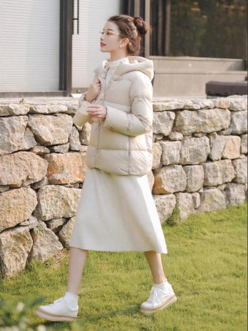 雪源生态鹅业羽绒服时尚指南：今冬必备潮流单品盘点