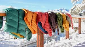 雪源生态鹅业单品展示：冬季羽绒服新品款式图与细节设计解析