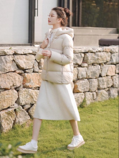 雪源生态鹅业羽绒服时尚指南:今冬必备潮流单品盘点(图2) 雪源生态鹅业羽绒服时尚指南:今冬必备潮流单品盘点(图2)