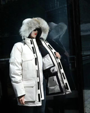 从鹅毛到高端时尚:雪源生态鹅业引领羽绒服设计新趋势(图2) 从鹅毛到高端时尚:雪源生态鹅业引领羽绒服设计新趋势(图2)