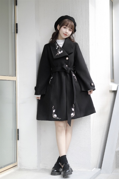 毛呢大衣：虎头刺绣设计与羊毛混纺面料新趋势(图2)