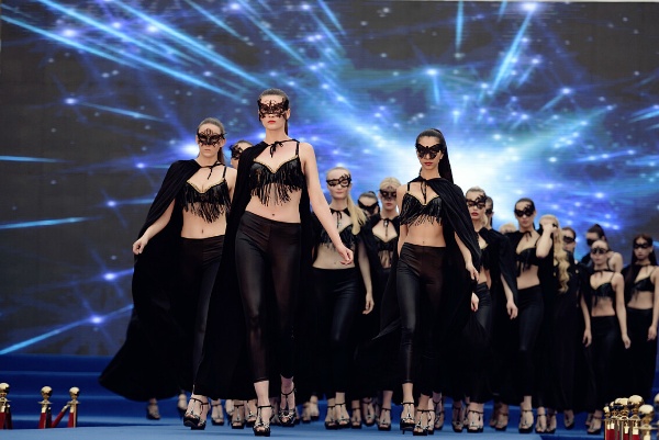 世界超模大赛即将“降落”大浪时尚小镇(图3) 世界超模大赛即将“降落”大浪时尚小镇(图3)