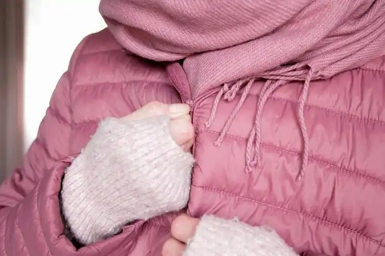 寒潮来袭羽绒服价格“坐火箭”?消费者直呼:买件衣服像炒股(图2) 寒潮来袭羽绒服价格“坐火箭”?消费者直呼:买件衣服像炒股(图2)