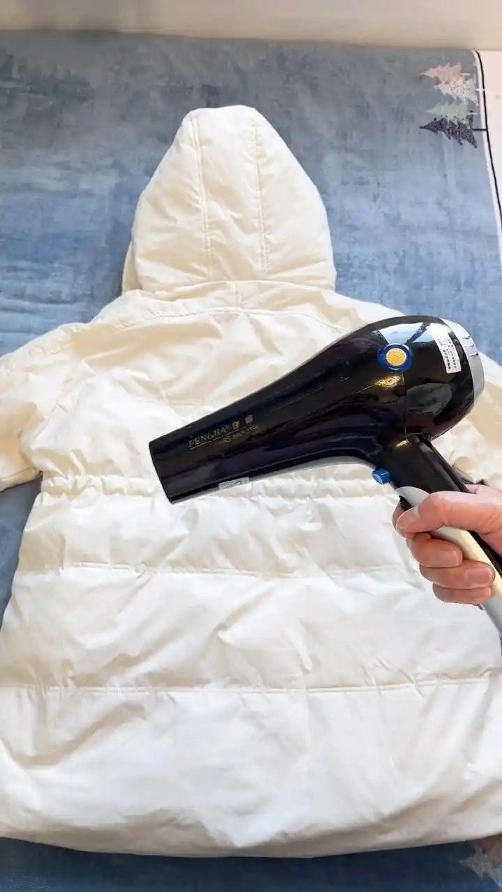 羽绒服洗了以后一坨一坨的怎么办？3个妙招轻松恢复蓬松又美观(图3)