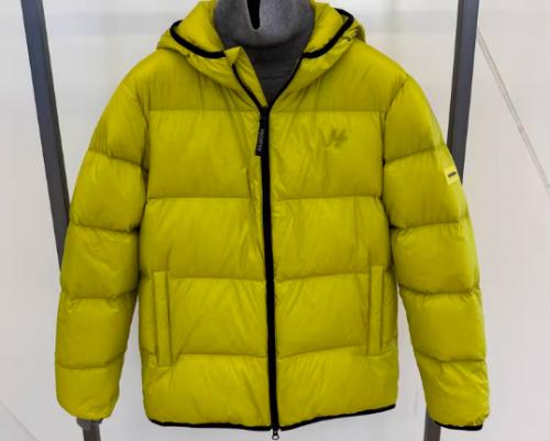 深度解析骆驼黑钻5PRO与羽神Ultra两款高端羽绒服，揭秘800+蓬松度鹅绒、石墨烯导热内衬及匈牙利白鹅绒等军工级保暖科技，并提供羽绒服选购三大黄金准则，助您挑选真正抗寒的冬日战袍。(图5)